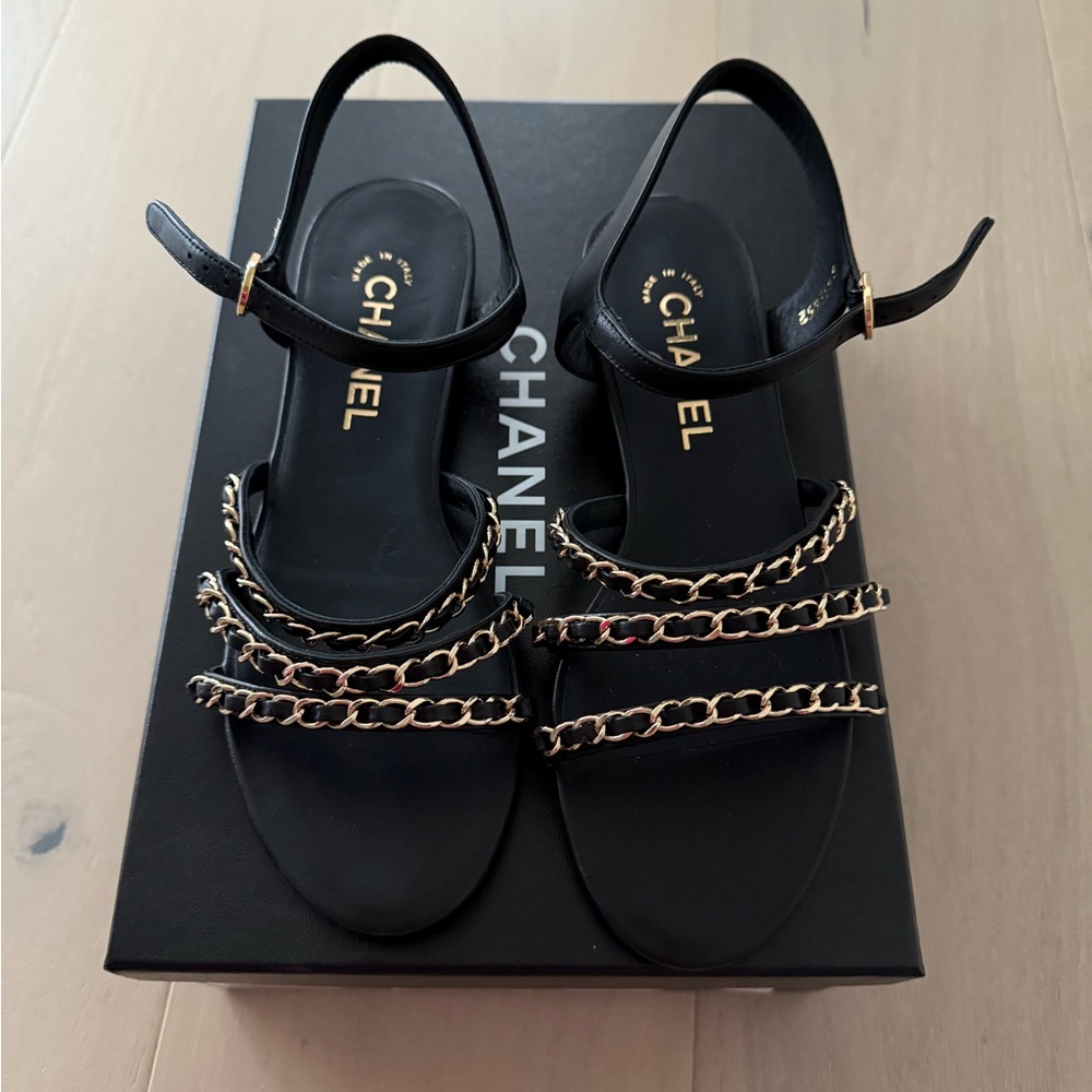 Authentic NWT Chanel sandals size EUR37
